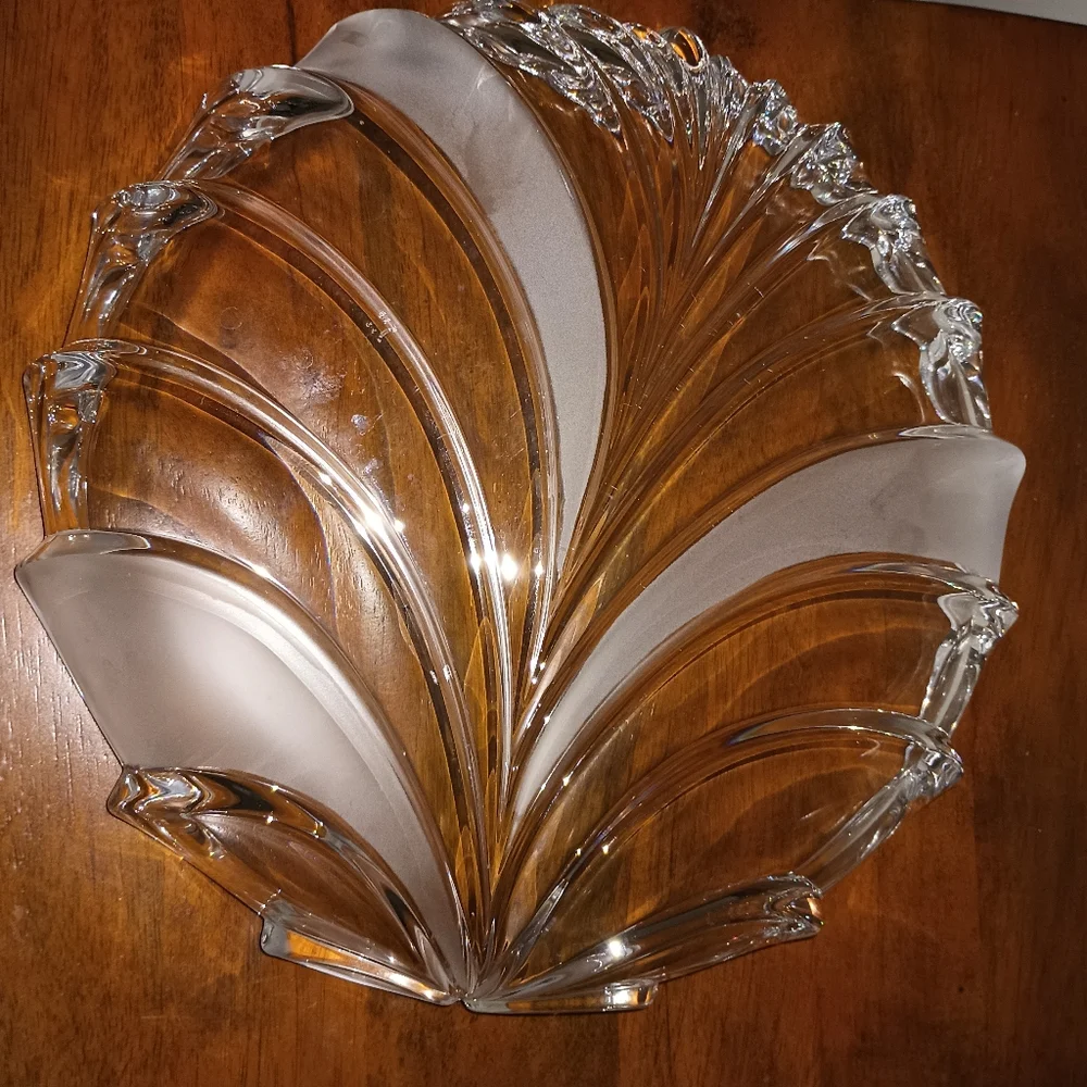 Mikasa Bolero Elegant Glass Leaf-Shape‎ Platter 11